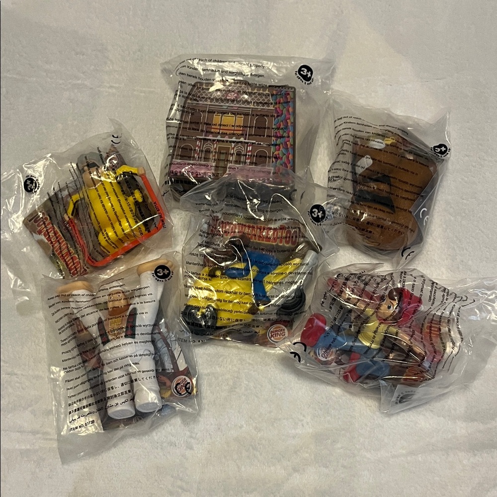Hoodwinked! Burger King Toy Set - Multicolor I have 2 $35 each